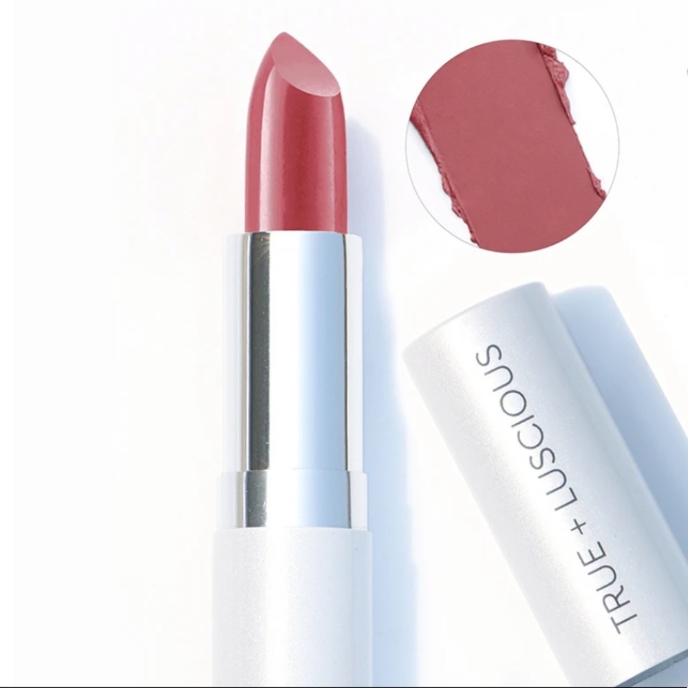 True + luscious super moisture lipstick✨